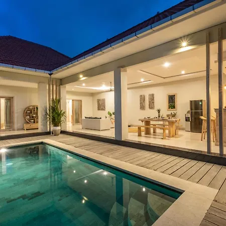 ☆ Villa Larissa ☆ Seminyak 2Br Pool Kuta Petitenget