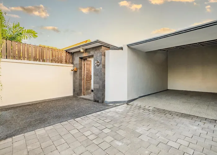 ☆ Larissa ☆ 2br Pool Kuta Petitenget 别墅 塞米亚克